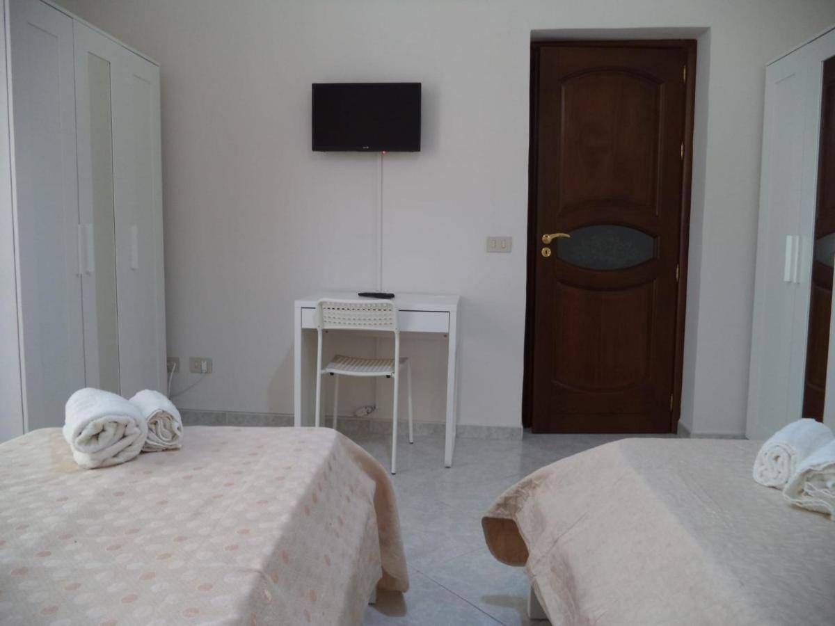 Locami Holiday &HouseRooms Street Mendola 78 Palermo